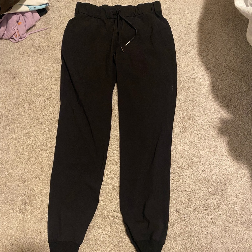 Lululemon women’s joggers